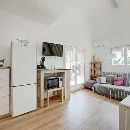 Maisonnette Kalis Calme Avec Climatisation Parking Jardin Cadre Campagne Plages A Pieds Holiday home *