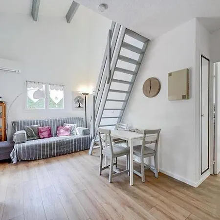 Holiday home Maisonnette Kalis Calme Avec Climatisation Parking Jardin Cadre Campagne Plages A Pieds