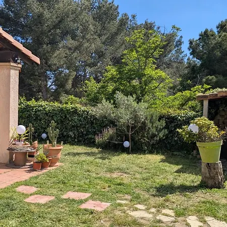 Maisonnette Kalis Calme Avec Climatisation Parking Jardin Cadre Campagne Plages A Pieds Holiday home Bandol