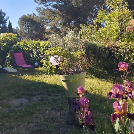 Maisonnette Kalis Calme Avec Climatisation Parking Jardin Cadre Campagne Plages à Pieds Casa vacanze Bandol